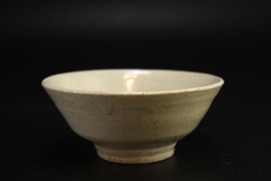 白磁  ぐいのみ Shizuku ぐいのみ 白磁 – HULS GALLERY TOKYO | 現代工芸ギャラリー