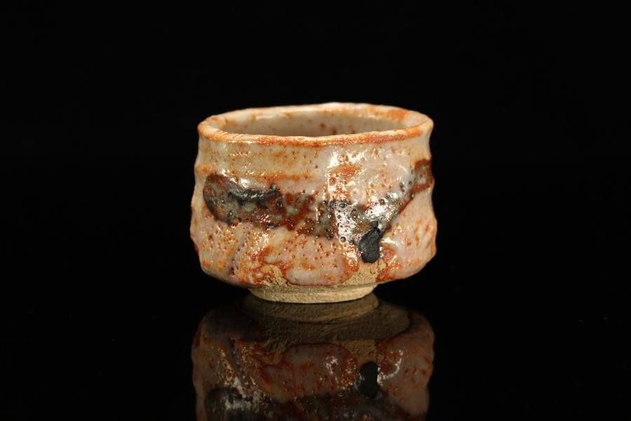鼠志野ぐい呑（鈴木大弓）Shino Sake Cup（Hiroyumi Suzuki