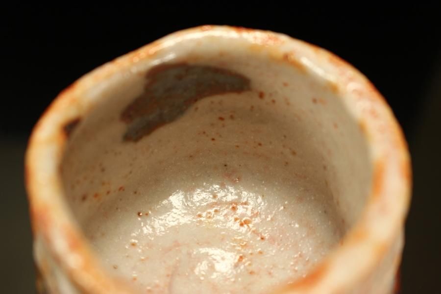 鈴木大弓 鼡志野ぐい呑 鈴木大弓 鼡志野ぐい呑 志野ぐい呑（鈴木大弓）Shino Sake Cup