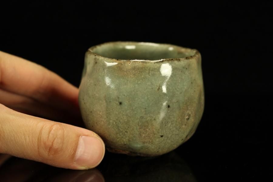 杉本玄覚貞光 粉青ぐい呑(遊化) [ Funsei Guinomi(Yuge) by Sugimoto