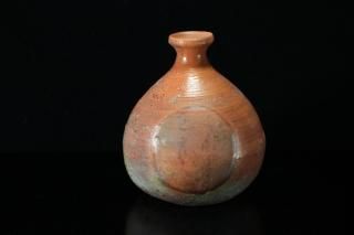 ƣ  [ Bizen Tokkuri by Kiko Ando ]