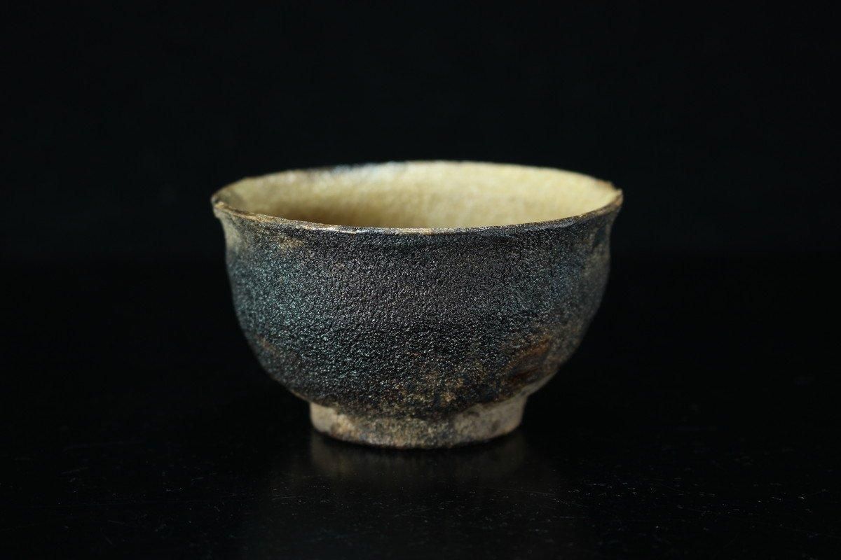 西岡悠 黒狐手黄瀬戸ぐい呑 [ Kokukode Kiseto Guinomi by Yu 西岡悠 黒狐手黄瀬戸ぐい呑 [ Kokukode Kiseto Guinomi by Yu