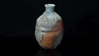 翹  [ Bizen Tokkuri by Ohmori Reiji ]