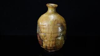 翹  [ Bizen Tokkuri by Ohmori Reiji ]