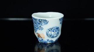 <img class='new_mark_img1' src='https://img.shop-pro.jp/img/new/icons8.gif' style='border:none;display:inline;margin:0px;padding:0px;width:auto;' />û Ĳʸ [ Blue and White Sake Cup with Wave and Rabbit Design by Ryoko Suzuki ]