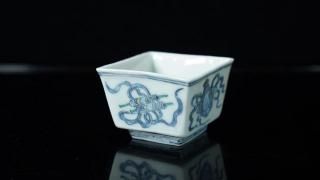 <img class='new_mark_img1' src='https://img.shop-pro.jp/img/new/icons8.gif' style='border:none;display:inline;margin:0px;padding:0px;width:auto;' />û Ʀʸ [ Doucai Sake Cup with Hundred Treasures Design by Ryoko Suzuki ]
