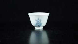 <img class='new_mark_img1' src='https://img.shop-pro.jp/img/new/icons8.gif' style='border:none;display:inline;margin:0px;padding:0px;width:auto;' />û Ĳʸ [ Blue and White Sake Cup with Treasure Motif by Ryoko Suzuki ]