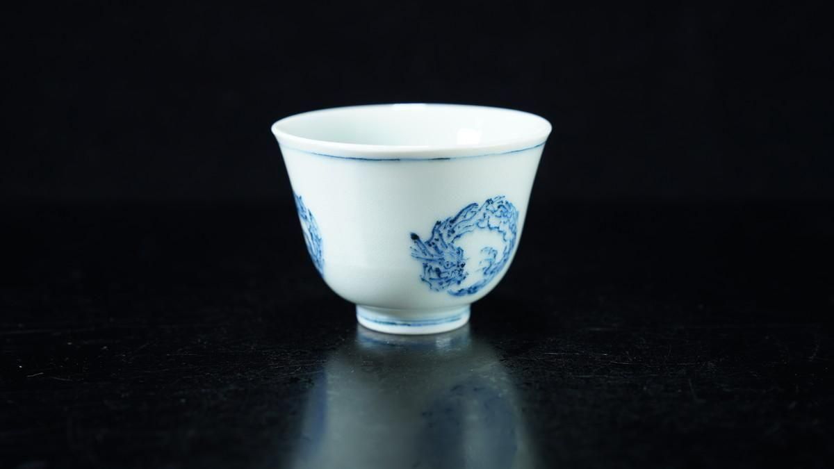 鈴木涼子 青花団龍文盃 [ Blue and White Sake Cup with Round