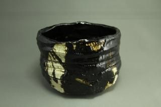    [Kuro-Oribe Chawan by Makoto Yamaguchi]