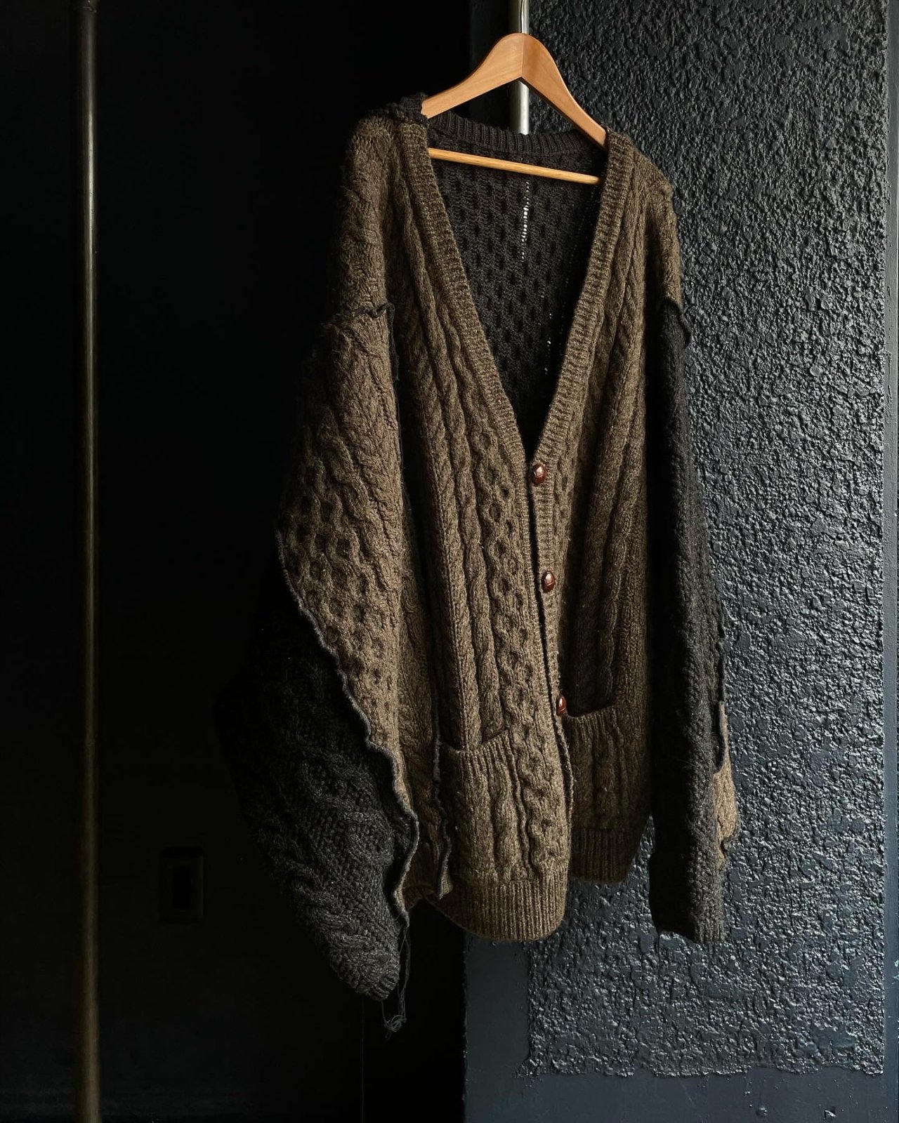 Overlock stitch design knit cardigan