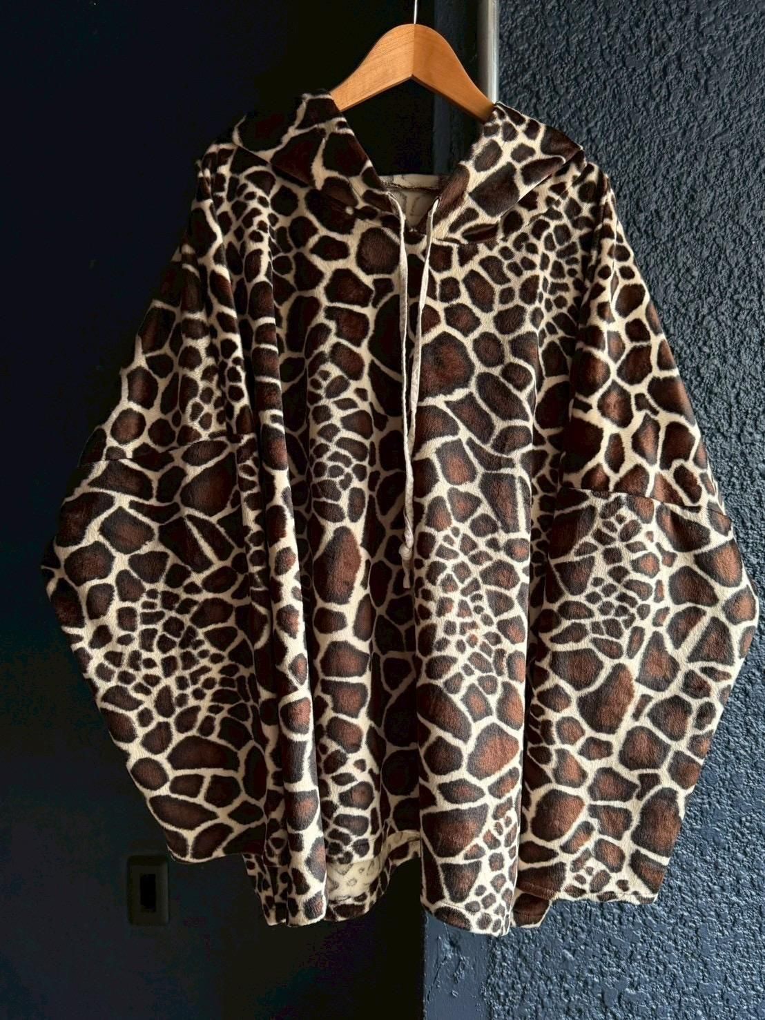 giraffe pattern velours pullover