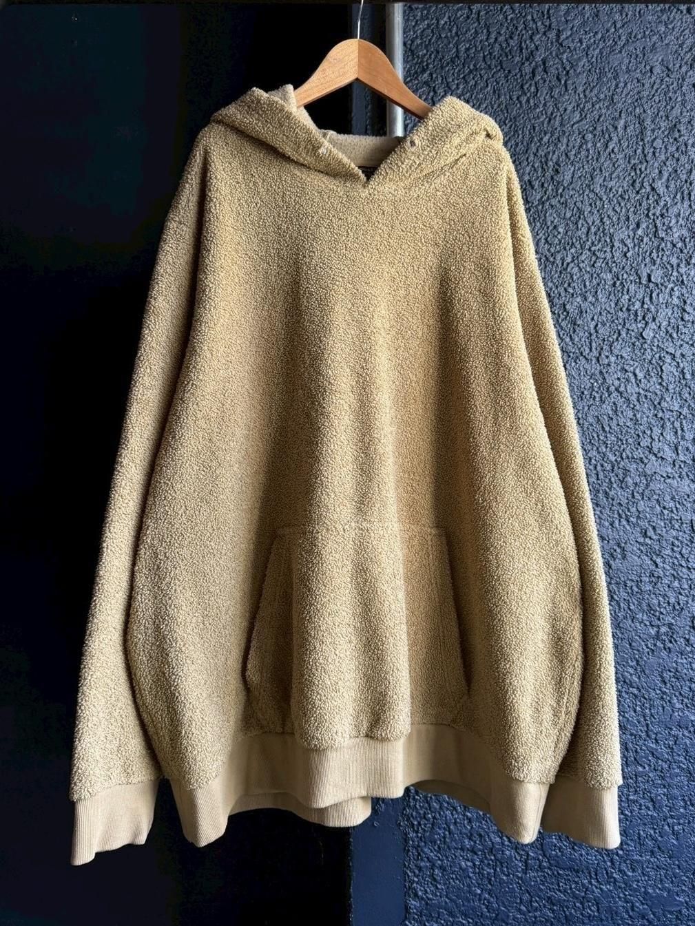 <img class='new_mark_img1' src='https://img.shop-pro.jp/img/new/icons14.gif' style='border:none;display:inline;margin:0px;padding:0px;width:auto;' />BIG SIZE pile hoodie