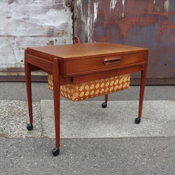 SOLD OUTSize:W640 D420 H500mm<br>֤Ǥ襤ơƥ<br>Teak Sewing Table