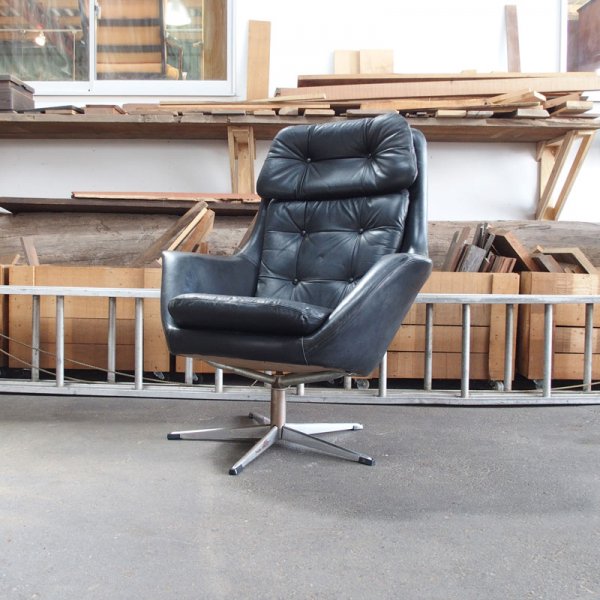 H.W.Kleinデザイン　包み込まれるような座り心地 Easy Chair