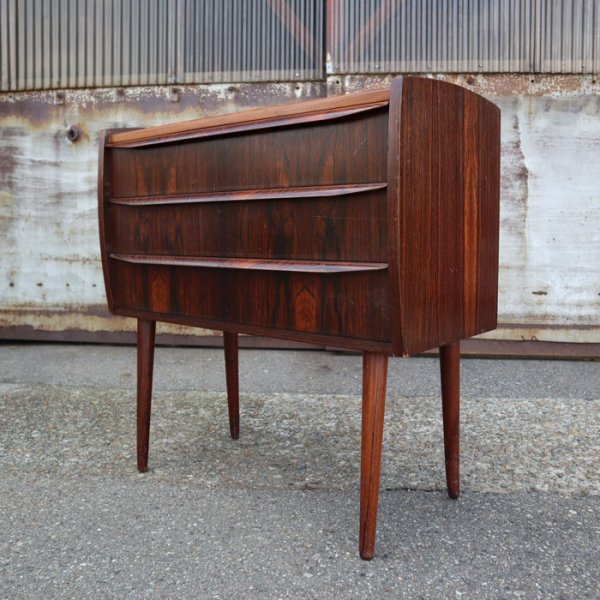 SOLD OUTSize:W645 D300 H635mm<br>äȥϤλˤʤäĹӤŨ <br>Rosewood Small Chest