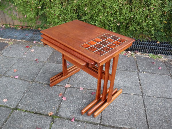 SOLD OUT۰åɥ롣ӤΥǥʤɤ<br>Teak Tile Top Nesting Table