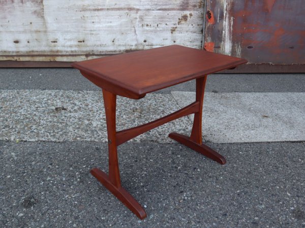 Size:W485 D350 H430mm<br>分厚いチーク無垢材の脚が素敵。<br>Teak Side Table<br>