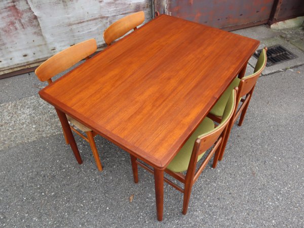 【SOLD OUT】Size:W1264　D850　H728mm<br>飽きの来ないスタンダードデザイン。<br>Teak Rectangle Dining Table<br>