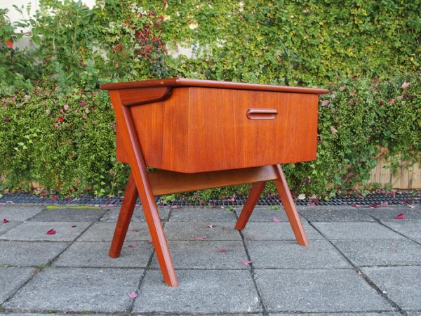 SOLD OUTSize:W645 D395 H540mm<br>ѤäȳǼŨ<br>Teak Sewing Table<br>