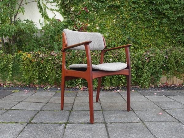 Erik Buchǥ󡣲ʥե졼ࡣ¤꿴ϤɤˤɾΤ룱ӤǤ<br>Teak Arm Chair<br>