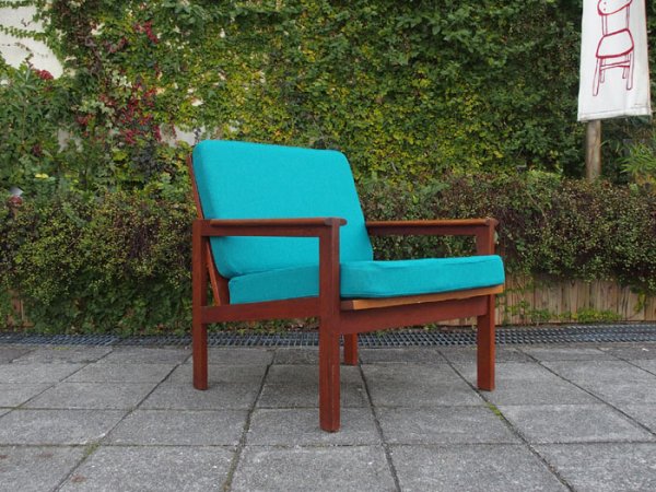 Illum Wikkelsoデザイン。美しい接ぎ木のアーム。やわらかい総ウレタンクッションも◎<br>Teak Capella Chair<br>
