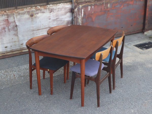 Size:W1300　D865　H750mm<br>舟形天板、幕板にもアールが付いています。<br>Teak Rectangle Dining Table<br>