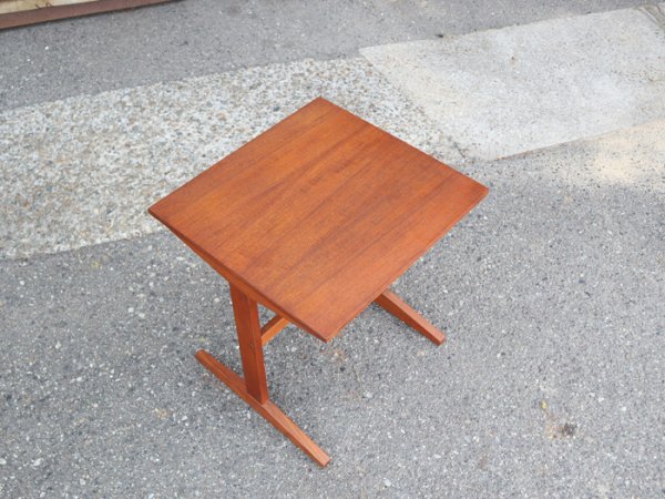Size:W430　D400　H455mm<br>コンパクトながら安定感あり◎<br>Teak Side Table<br>