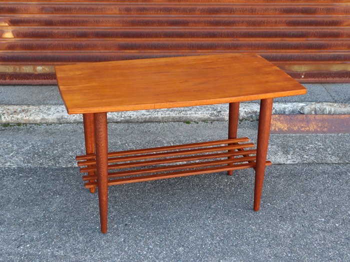 Size:W875 D505 H545mm<br>舟形の天板に、ラック付もうれしい◎<br>Teak Coffee Table<br>