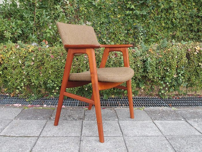 Erik Kirkegaard デザイン。ゆったりとした心地の良い座りのアームチェア。◎<br>Model.43 Teak Arm Chair<br>