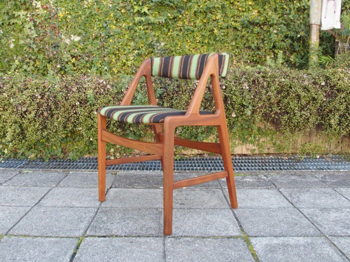 Henning Kjaernulfǥܤ椯ǥåɥȥåϤŨ<br>Teak Half-Arm Chair<br>