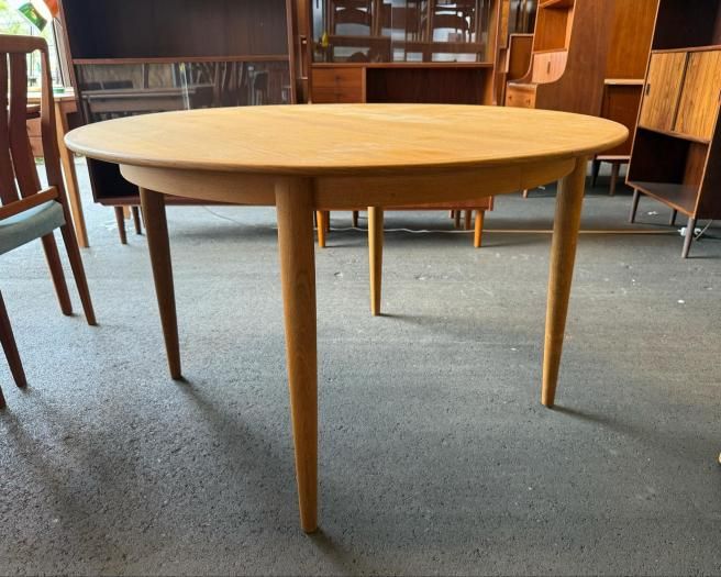119.7H72.3cm<br>White-Oak Round Dining Table