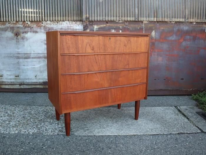 Teak middle chest
