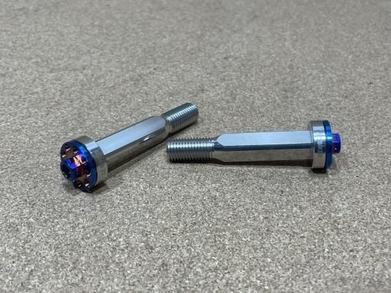 シグナスエンジンハンガー レオパード PK7チタン製エンジンハンガー