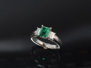 【ソーティング付】天然エメラルド ダイヤモンドリング 0.91ct