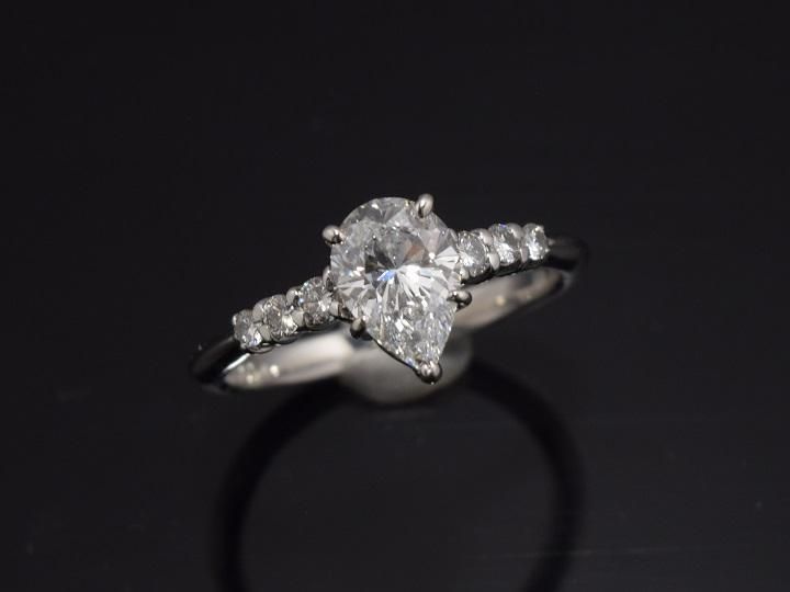 Pt900 ペアシェイプ ダイヤモンド ピアス 1.00ct