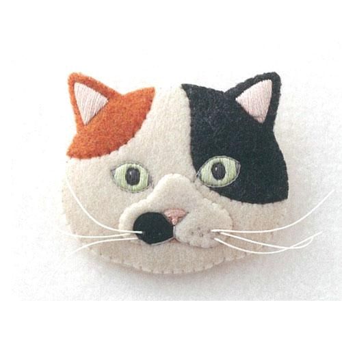 サンフェルト キット フェルトと刺繍でつくる猫のブローチ ミケ