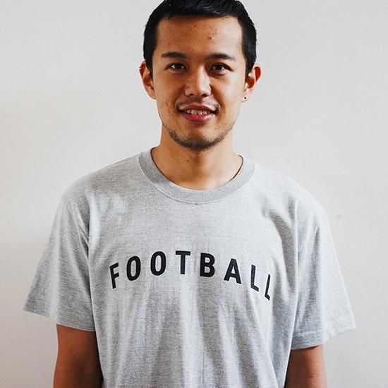 Football Typo. - moku gray - デザインサッカーTシャツ Football Typo. - moku gray - デザインサッカーTシャツ