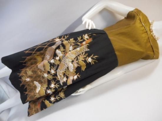 黒留袖リメイクワンピース 華やかな金彩　金糸の帯ベルト付き 鶴・松刺繍＆箔置き正絹金彩黒留袖ワンピースM～L＆ギャザー