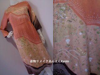 <img class='new_mark_img1' src='https://img.shop-pro.jp/img/new/icons24.gif' style='border:none;display:inline;margin:0px;padding:0px;width:auto;' />刺繍 絞り 訪問着 裏付き ワンピース ＆ ストール ぼかし染 ローズ系 9号〜11号 M 