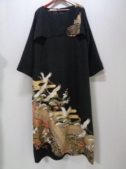 糸目刺繍 黒留袖から 襟下大きなフリル ロング ドレス 糸目刺繍 黒留袖から 襟下大きなフリル ロング ドレス