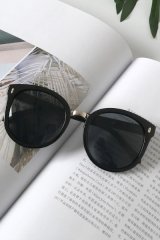 Black Frame Simple Sunglasses (Black)【セール】