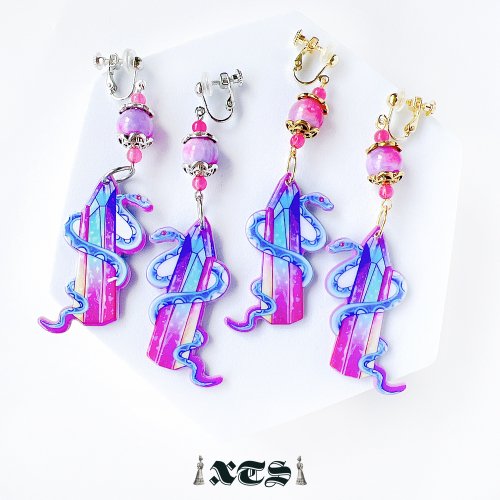 <img class='new_mark_img1' src='https://img.shop-pro.jp/img/new/icons8.gif' style='border:none;display:inline;margin:0px;padding:0px;width:auto;' />XTS Crystal Snake イヤリング TS0276
