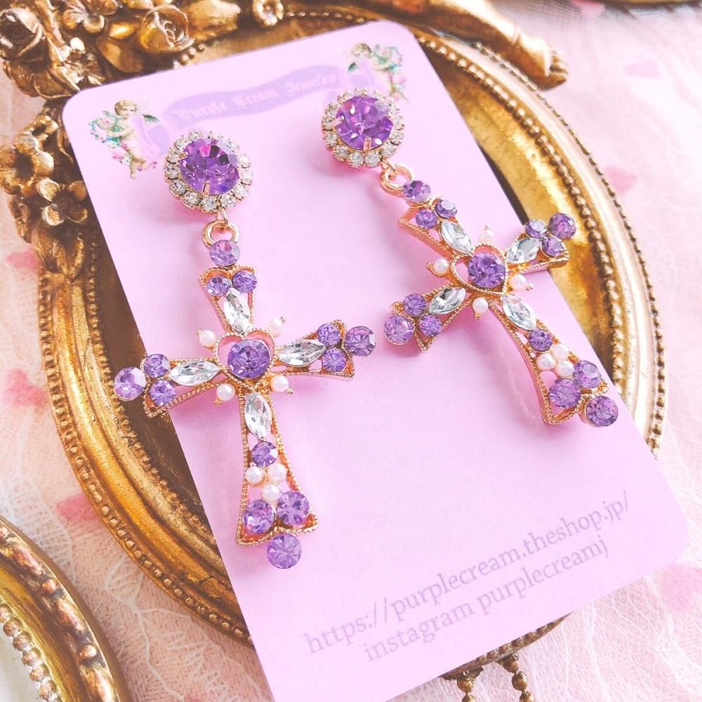 Purple Cream ラインストーンクロスピアス P038 | PRISTIN Purple Cream ラインストーンクロスピアス P038 | PRISTIN