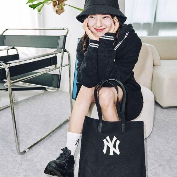 MLB Korea ロゴ Vネックカーディガン | BLACK - NOISEANDKISSES MLB Korea ロゴ Vネックカーディガン | BLACK - NOISEANDKISSES