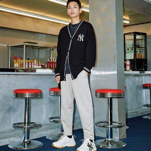 MLB Korea ロゴ Vネックカーディガン | BLACK - NOISEANDKISSES MLB Korea ロゴ Vネックカーディガン | BLACK - NOISEANDKISSES
