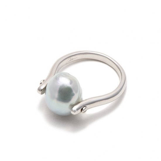 dilemma ring / baroque pearl