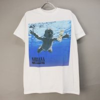 (M)  ニルヴァーナ NEVERMIND Tシャツ  (オフィシャル 未使用品) バックプリントあり　GILDAN  ネヴァーマインド   NIRVANA バンドTシャツ 【メール便可】