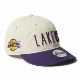 <img class='new_mark_img1' src='https://img.shop-pro.jp/img/new/icons6.gif' style='border:none;display:inline;margin:0px;padding:0px;width:auto;' />NEW ERA 9THIRTY レザーストラップ League Buckle ロサンゼルス・レイカーズ クローム パープルバイザー