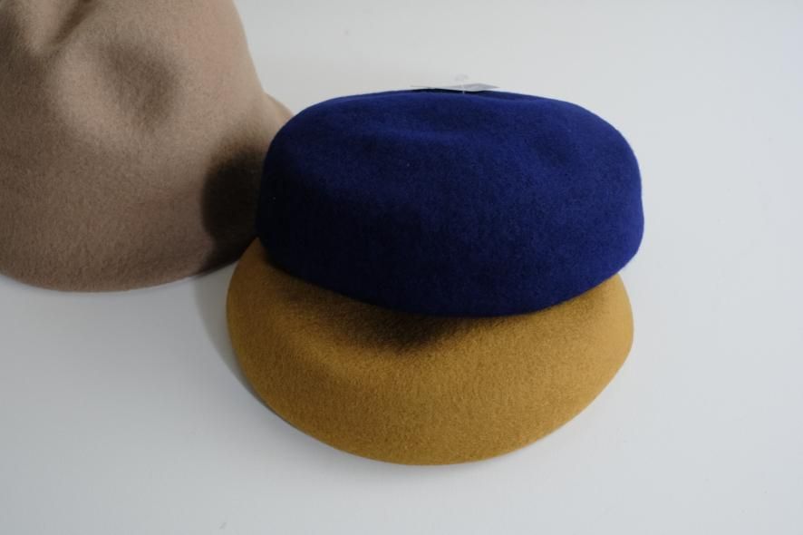 Beret is flamingo