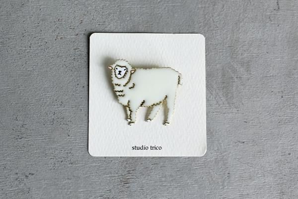 Studio Trico ふるやともこ ブローチ ひつじ Katakana カタカナ 日本のカッコイイを集めたお土産屋さん